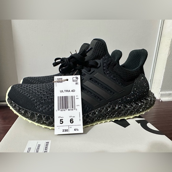 NEW - Adidas Ultra 4D Running shoe - Picture 1 of 4